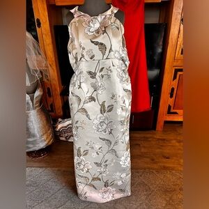 Floral Jacquard Sheath Dress in Silver-Gray- Repair Project (zipper)